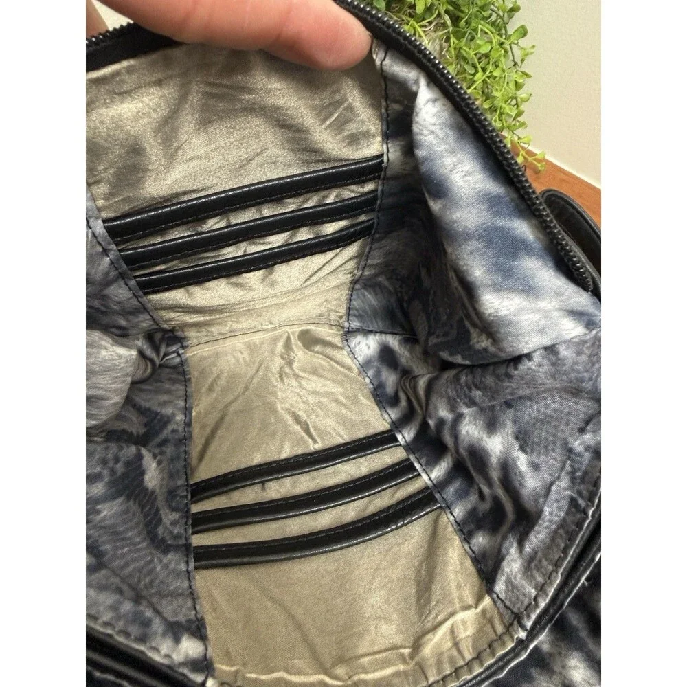 K.carrimBlack Crossbody No Brand Bag good condition Zipper Divider Inside . EUC